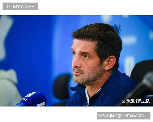 意大利足球明星是否已经与俱乐部解约引发球迷热议